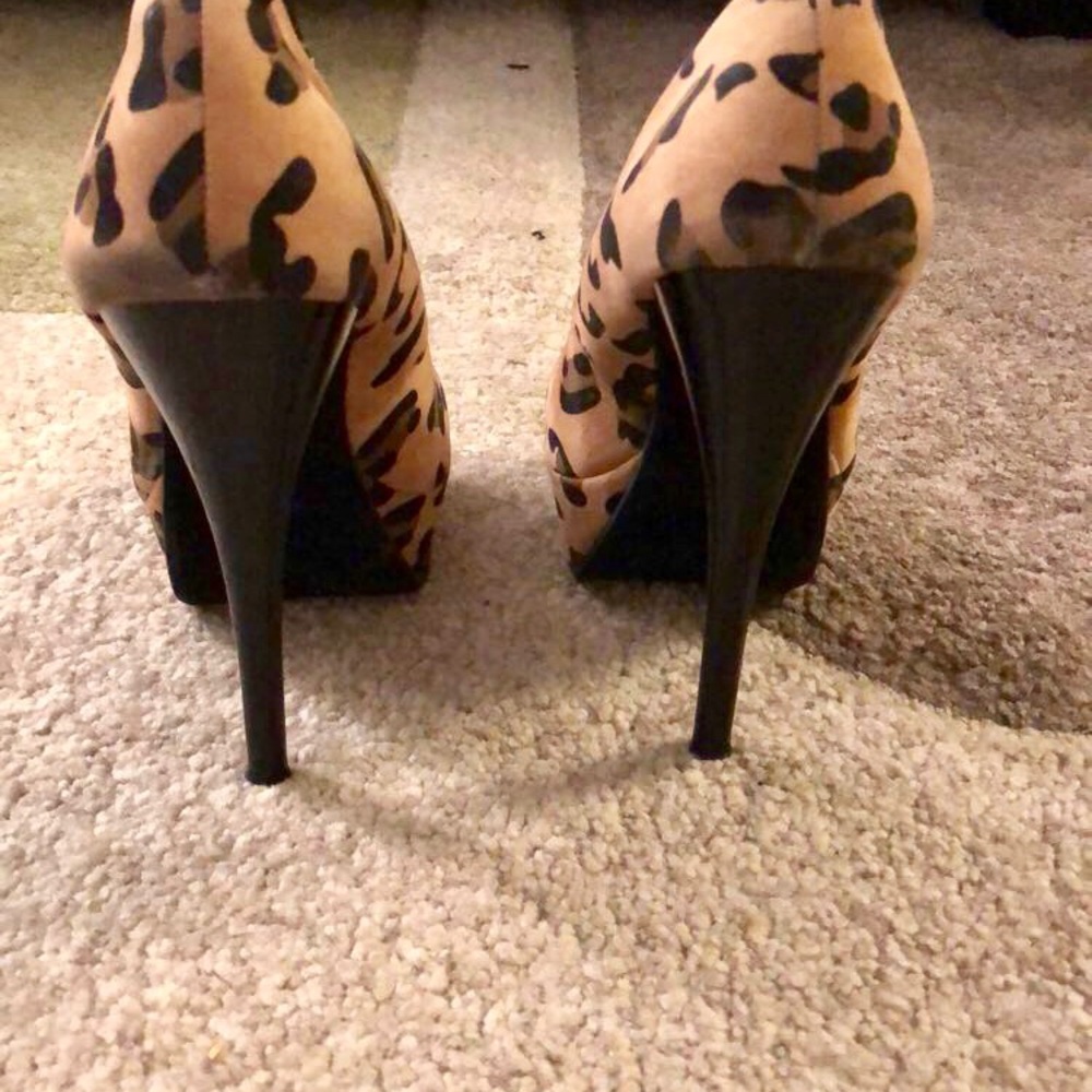 Leopard Heels 👠 - Picture 2 of 4